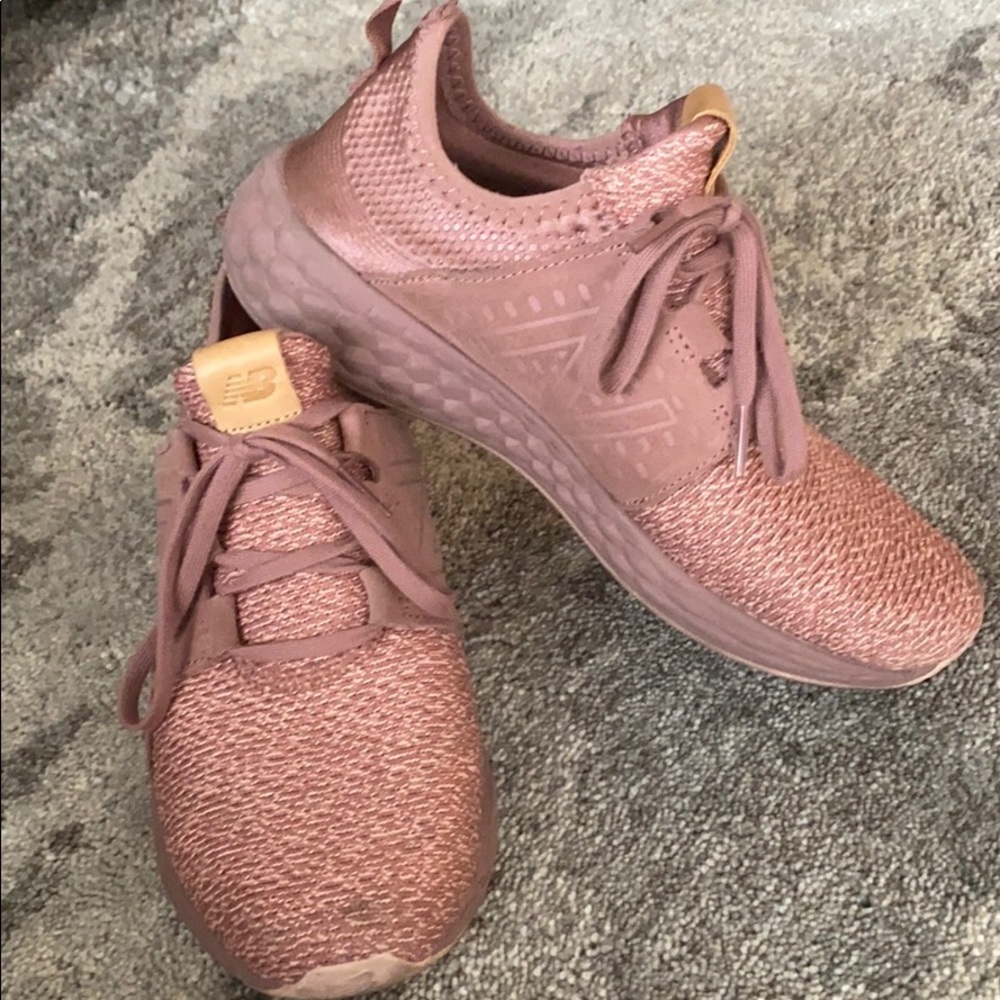 New balance tennis shoes